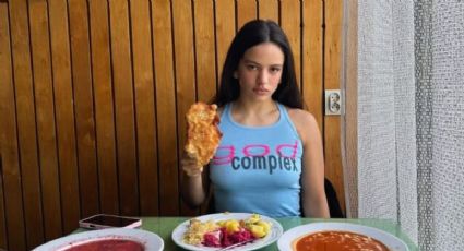 Rosalía visita la CDMX y así disfrutó comer pozole