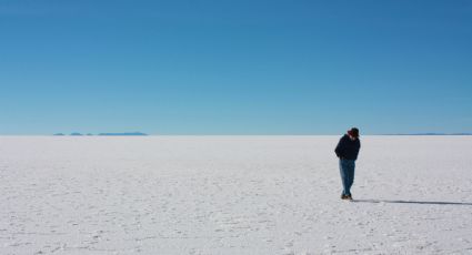 La sorprendente historia del pueblo con un único habitante en el desierto blanco de Argentina