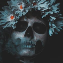 La Catrina en Trajinera llega a los canales de Xochimilco y así puedes conocerla