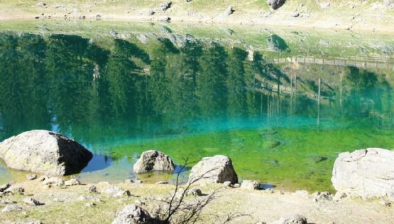 ¿Cómo llegar en autobús al Pueblo Mágico de Nayarit con múltiples manantiales y aguas termales?