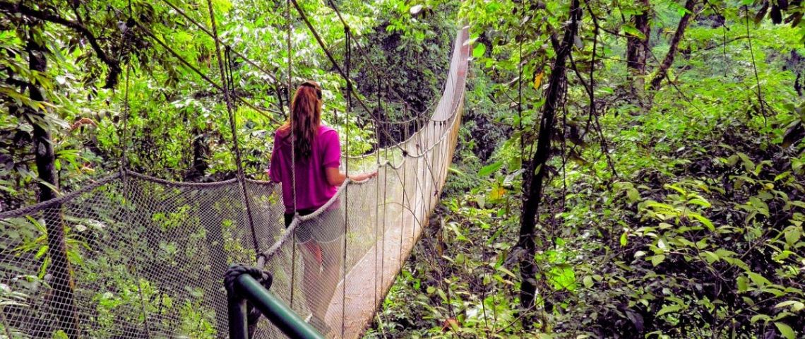 Puentes colgantes entre nubes y cascadas de Puebla para una aventura en la naturaleza