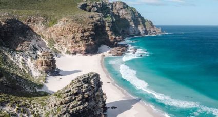 La playa 'oculta' de BCS con aguas cristalinas entre montañas