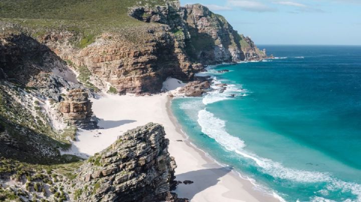 La playa 'oculta' de BCS con aguas cristalinas entre montañas