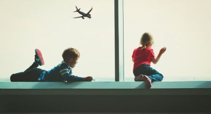 Cómo viajar con niños por primera vez en avión en 2026 y disfrutar tus vacaciones