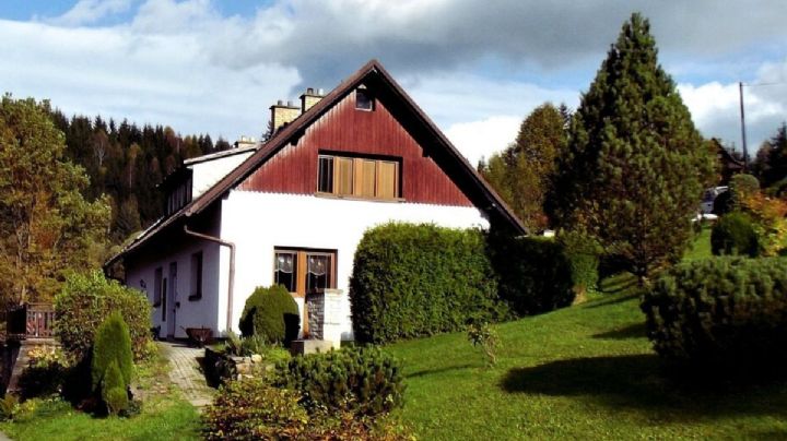 ¿Cuánto cuesta ir al Pueblo Mágico de Querétaro con cabañas y manantiales en autobús?