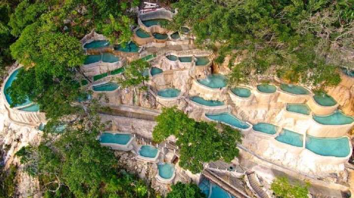 ¿Cómo llegar a las aguas termales de las Grutas de Tolantongo desde la CDMX en transporte público?