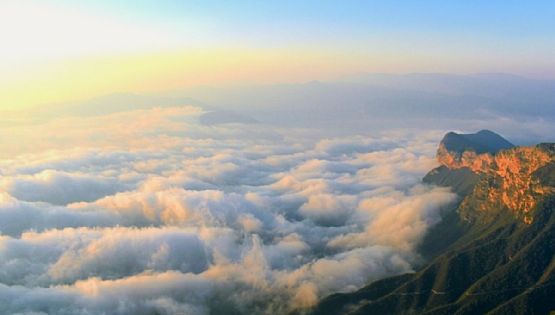 El Pueblo Mágico de Querétaro con mirador entre nubes y paisajes únicos para vacaciones de invierno