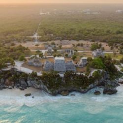 La zona arqueológica con acceso GRATIS a la playa del mar Caribe para ir en vacaciones