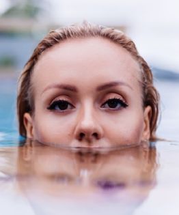 ¿Cómo afecta a tu salud visual nadar en el mar o en albercas sin goggles?