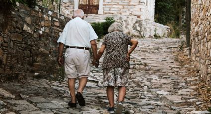 ¿Puedes tener pensión del Bienestar y del IMSS al mismo tiempo y aprovecharla para viajar?