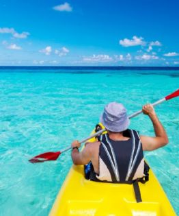 Disfruta de los manantiales turquesa para recorrer en kayak en un Pueblo Mágico