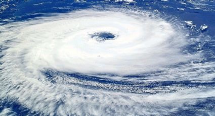 ¡Toma precauciones! Huracán Erick provocará lluvias en estas entidades y playas de México