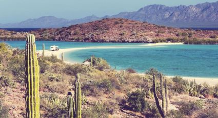 Maravíllate en la bella Playa Pichilingue y sus aguas de colores en Baja California Sur