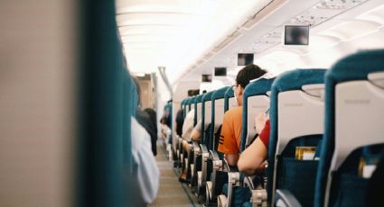 ¡Atención viajeros! Pararte antes de tiempo en el avión podría costarte una multa en México