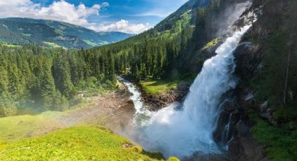 ¡Al natural! Las cascadas de 120 metros de alto y tonos turquesa para una ESCAPADA del calor