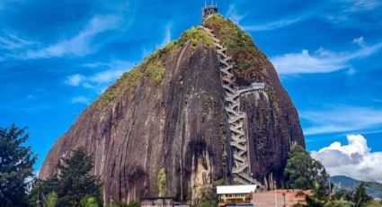 El monolito de más de 200 metros que atrae a miles en uno de los pueblos más hermosos de Colombia