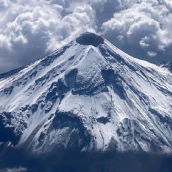 El Pueblo Mágico con un mirador entre niebla que resguarda al volcán más alto de México