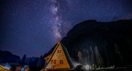 Destinos naturales donde puedes avistar luciérnagas y dormir en cabañas rústicas