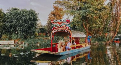 ¿Qué pasó? Rescatan a visitantes que daban un paseo en trajinera en canales de Xochimilco