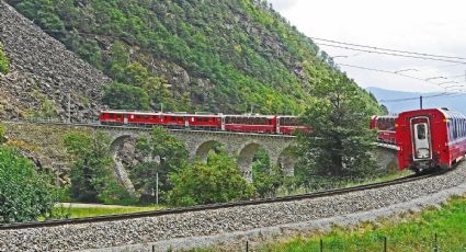 El tren más lento del mundo te lleva por paisajes con atractivos impresionantes