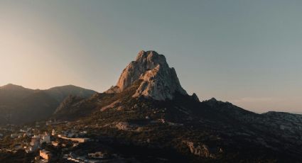 El Pueblo Mágico de Querétaro con uno de los monolitos más grandes del mundo