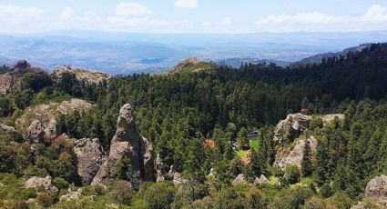 El Pueblo Mágico de Hidalgo que oculta un laberinto de rocas entre el bosque