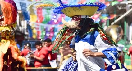 Simi chinelo es captado dando el brinco en fiesta de Xochimilco