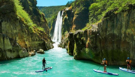 El Pueblo Mágico de SLP para nadar en aguas turquesa rodeadas de montañas y cascadas
