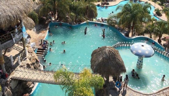 El balneario de aguas termales nocturno en Hidalgo con descuentos INAPAM