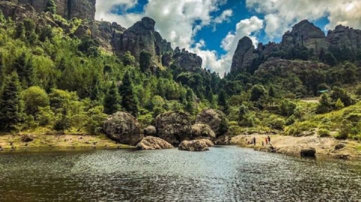 Cómo llegar al Pueblo Mágico más bonito de Hidalgo con cabañas y cascadas para viajar en enero 2026