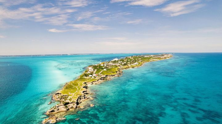 La isla del Caribe mexicano que te cautivará con sus aguas cristalinas