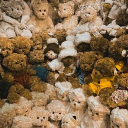 El pueblito donde se elaboran los muñecos de peluche para el 14 de febrero