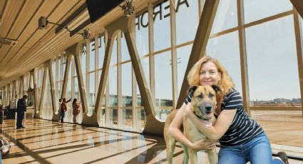 ¡El amor existe! Azafata adopta a perrito que la esperaba siempre afuera del aeropuerto