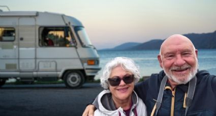 Pareja de abuelitos recorre el mundo en caravana y su historia se vuelve viral