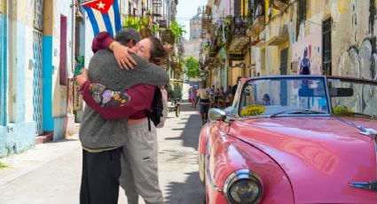 El emotivo gesto de unos turistas en La Habana que convirtió a su conductor en parte del viaje