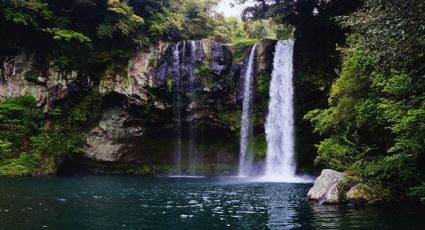 El Pueblo Mágico de Querétaro con pozas azules, cascadas, arqueología y pinturas rupestres
