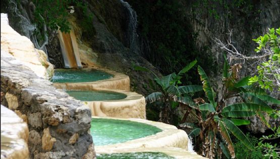 ¿Cómo llegar a las aguas termales de las Grutas de Tolantongo desde la CDMX?
