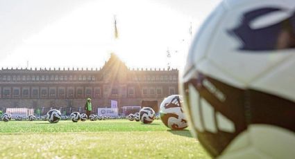 Así se disfrutó la clase de futbol GRATIS hoy en el zócalo, en la que se rompió un récord Guinnes