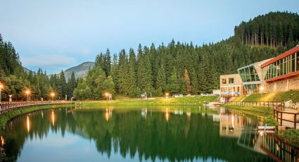 ¿Cómo llegar en automóvil al Pueblo Mágico con los hoteles más baratos de Hidalgo?