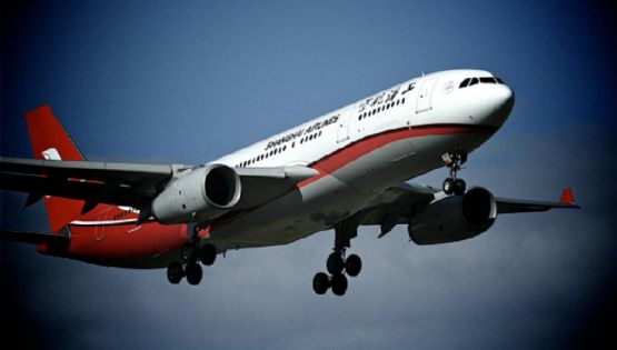 Pasajeros viven minutos de angustia por humo en pleno vuelo