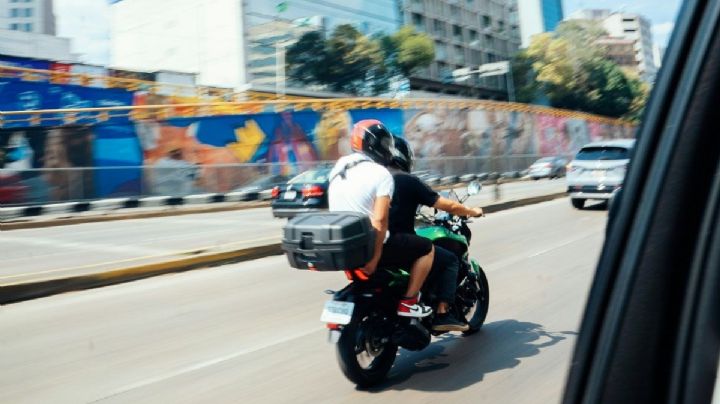 Hoy NO circula 5 de marzo 2026: ¿Qué autos descansan por contingencia?