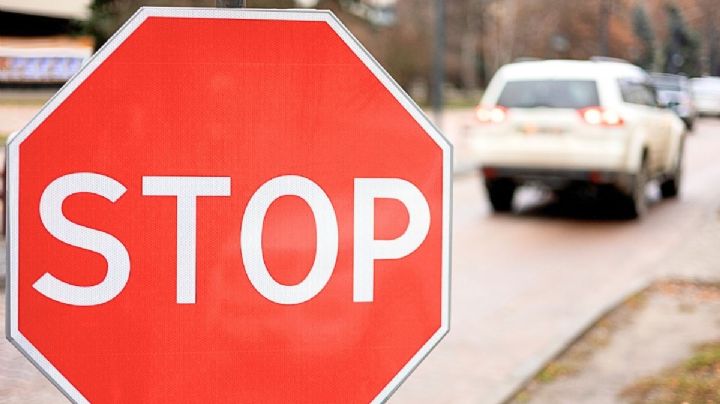 Hoy NO circula 8 de marzo 2026: ¿Qué autos descansan por contingencia?