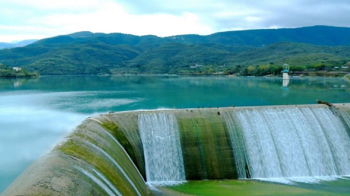 La presa rodeada de selva en un Pueblo Mágico de Querétaro para un fin de semana al natural