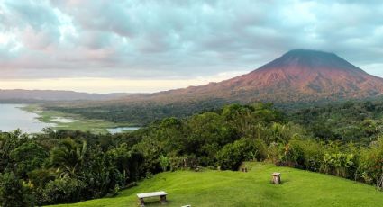 El volcán conocido como ‘el señor que quema’ con un mar de lava único en el mundo