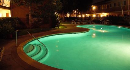 El único balneario en Hidalgo para nadar de noche bajo un sauna natural y puentes iluminados
