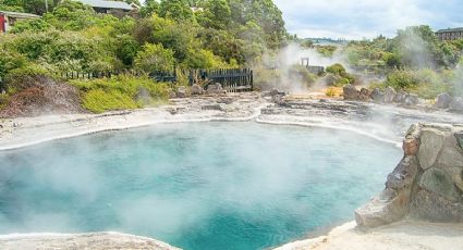 El pueblito con aguas termales secretas y sulfurosas para disfrutar un fin de semana