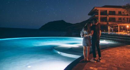 Esto gastas por pareja en el nuevo balneario de Hidalgo para nadar de noche entre canales iluminados