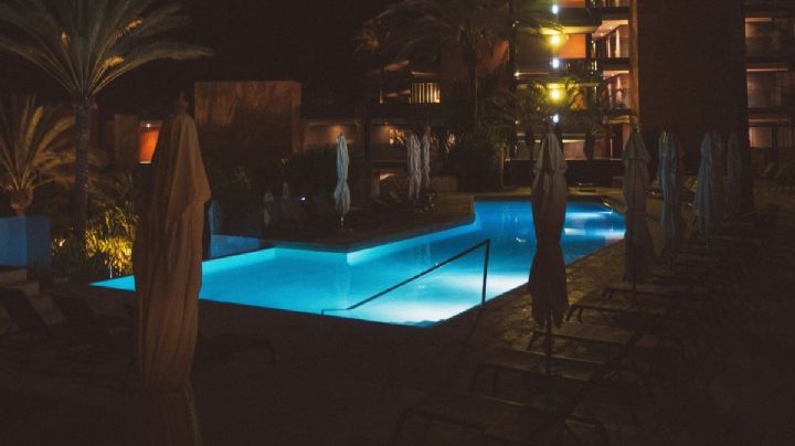 Balneario de Hidalgo con descuento INAPAM para nadar de noche entre relajantes aguas termales
