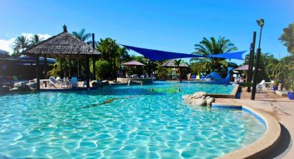 ¿Cuánto cuesta la entrada al balneario rodeado de árboles centenarios y un río natural?