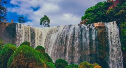 El Pueblo Mágico con más de 10 cascadas entre niebla y bosques para visitar el fin de semana